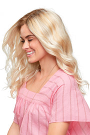 S8-18/26RO • FAWN | Rich dark roots blend to honey and platinum blended ombré